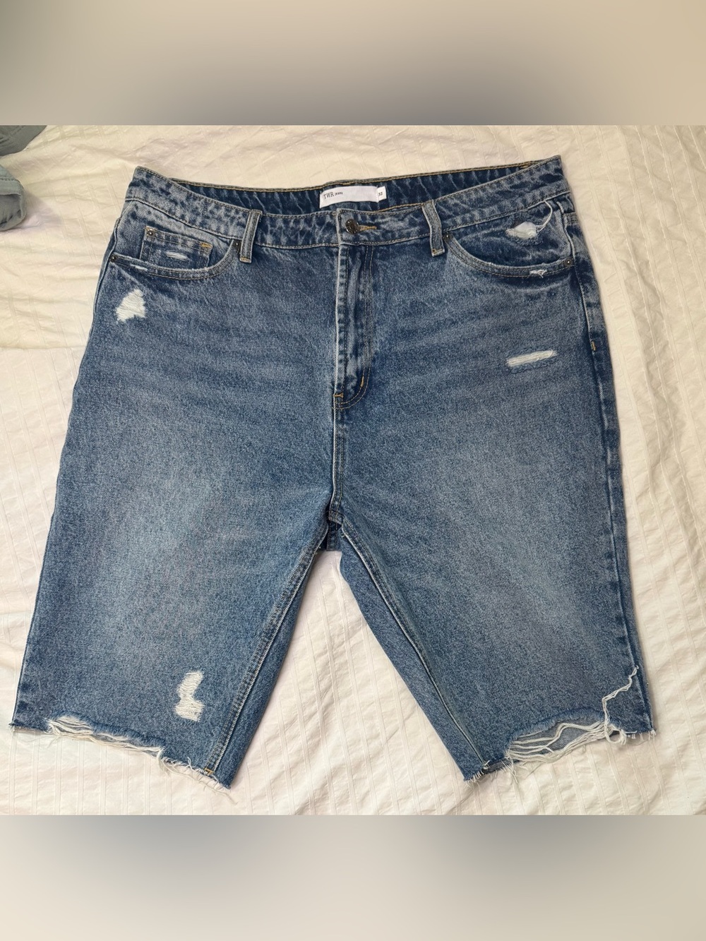 TNR Jeans Distressed Denim Jorts Size 32 Baggy Bermuda Raw Hem Shorts